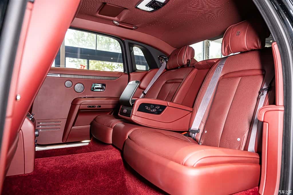 Rolls-Royce Ghost, 2022 11