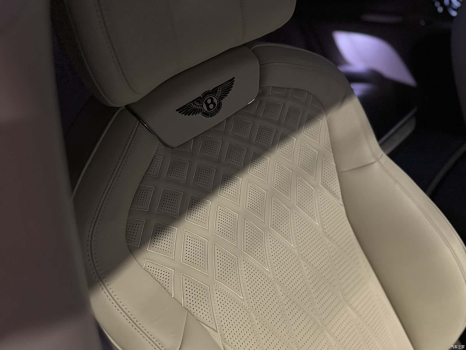 Bentley Flying Spur, 2023 8
