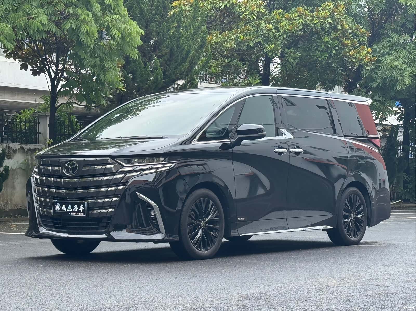 Toyota Alphard, 2023 1