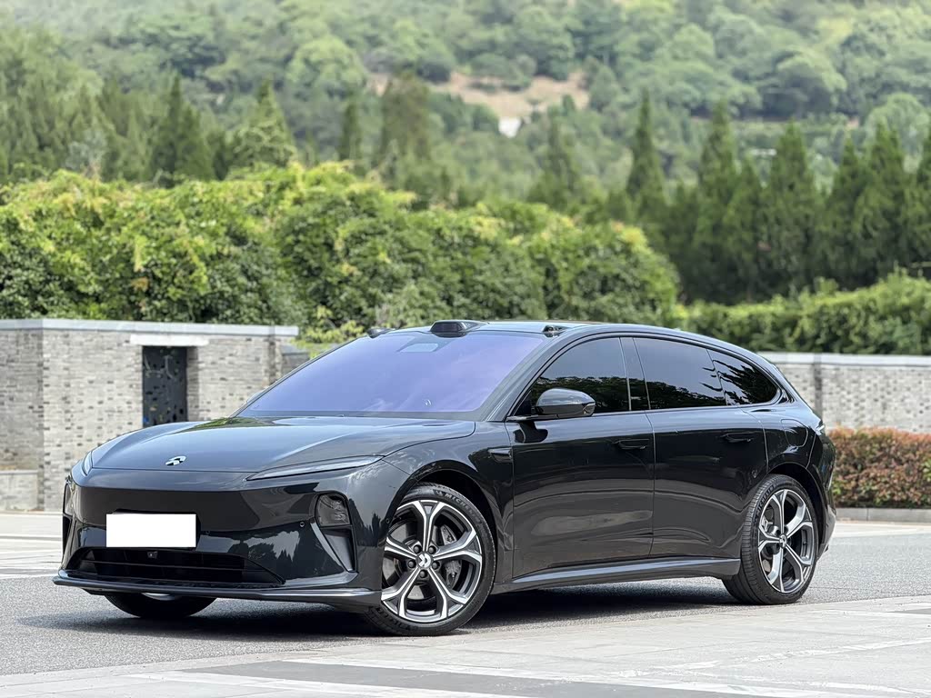 NIO ET5