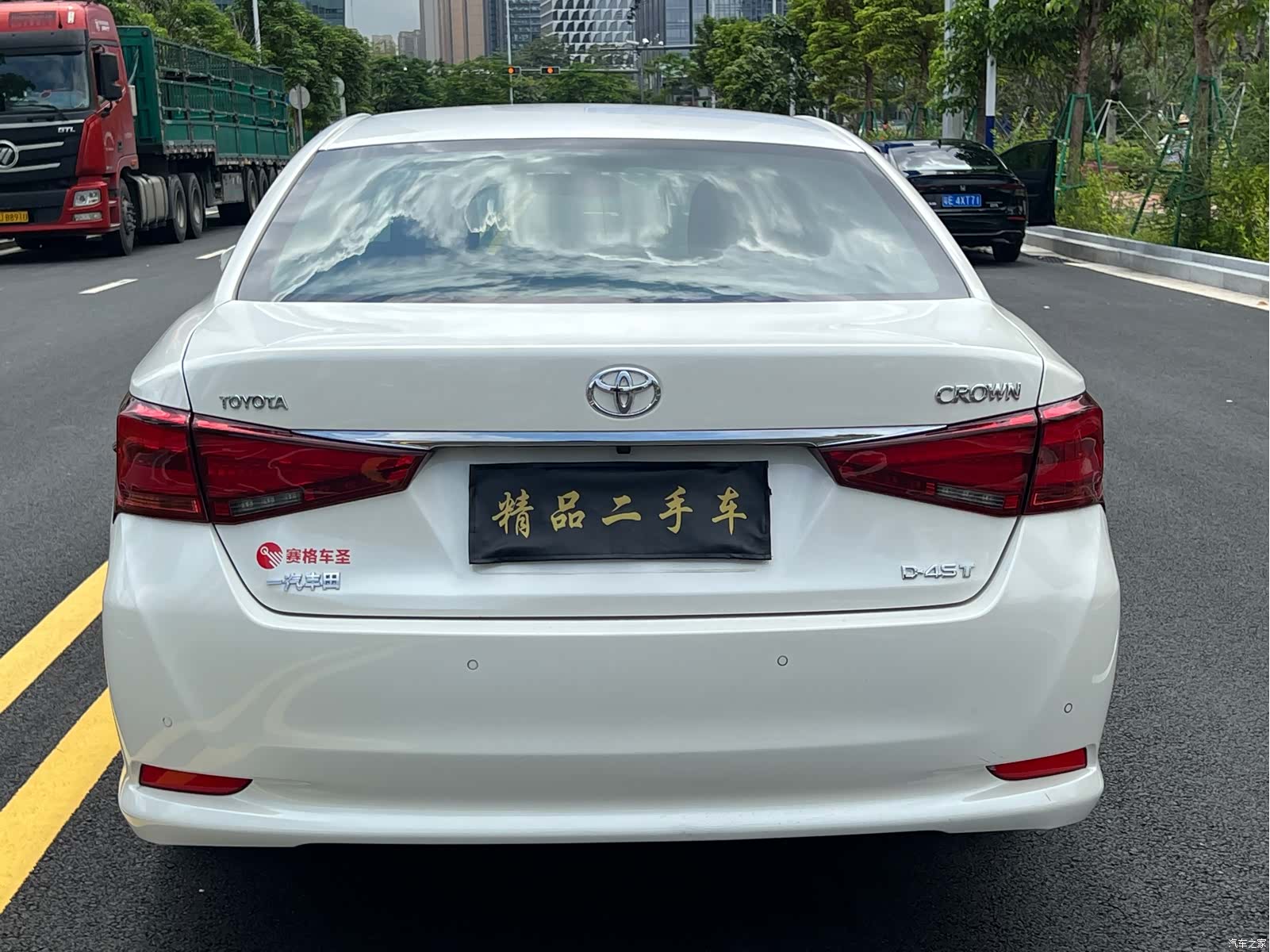 Toyota Crown, 2017 все фото