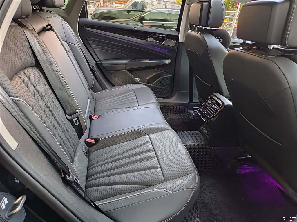 Volkswagen Passat, 2024 11