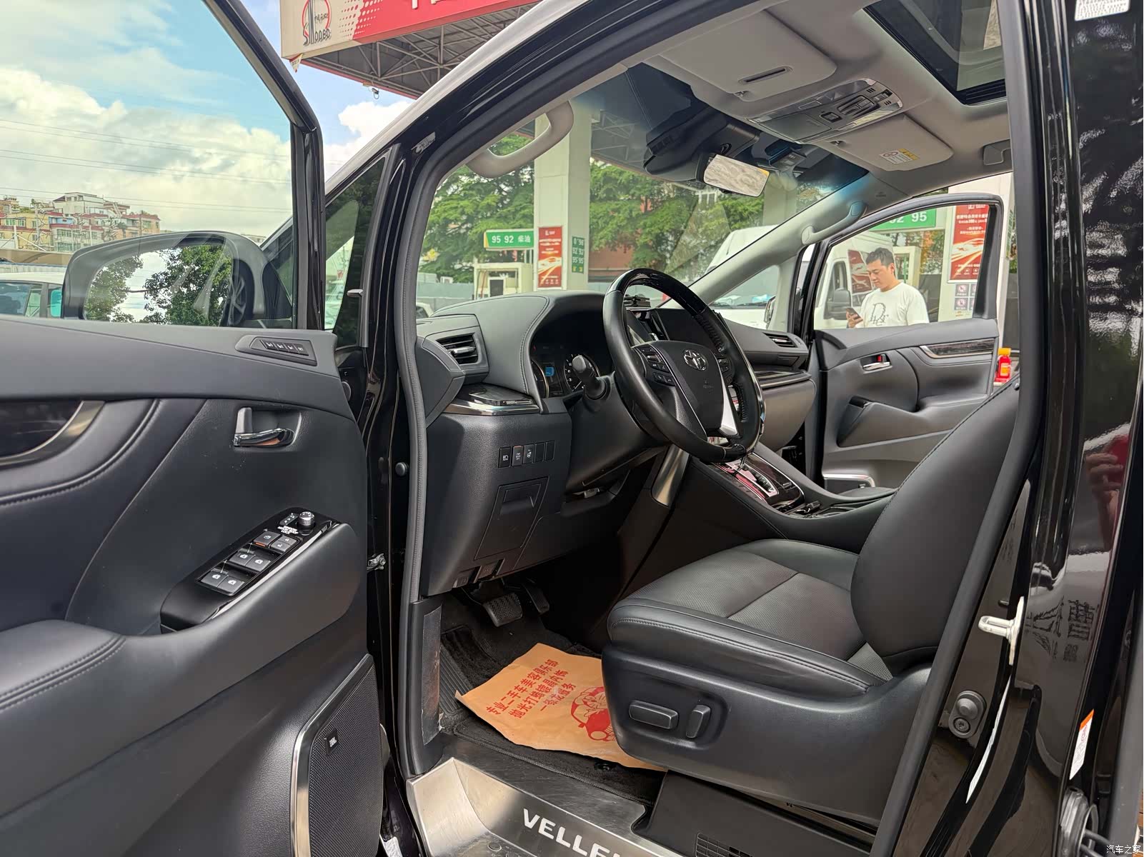 Toyota Vellfire, 2020 10