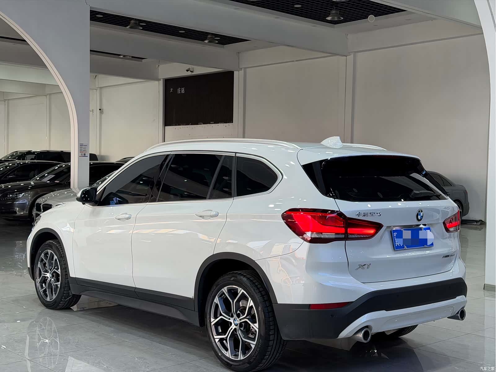 BMW X1, 2023 все фото