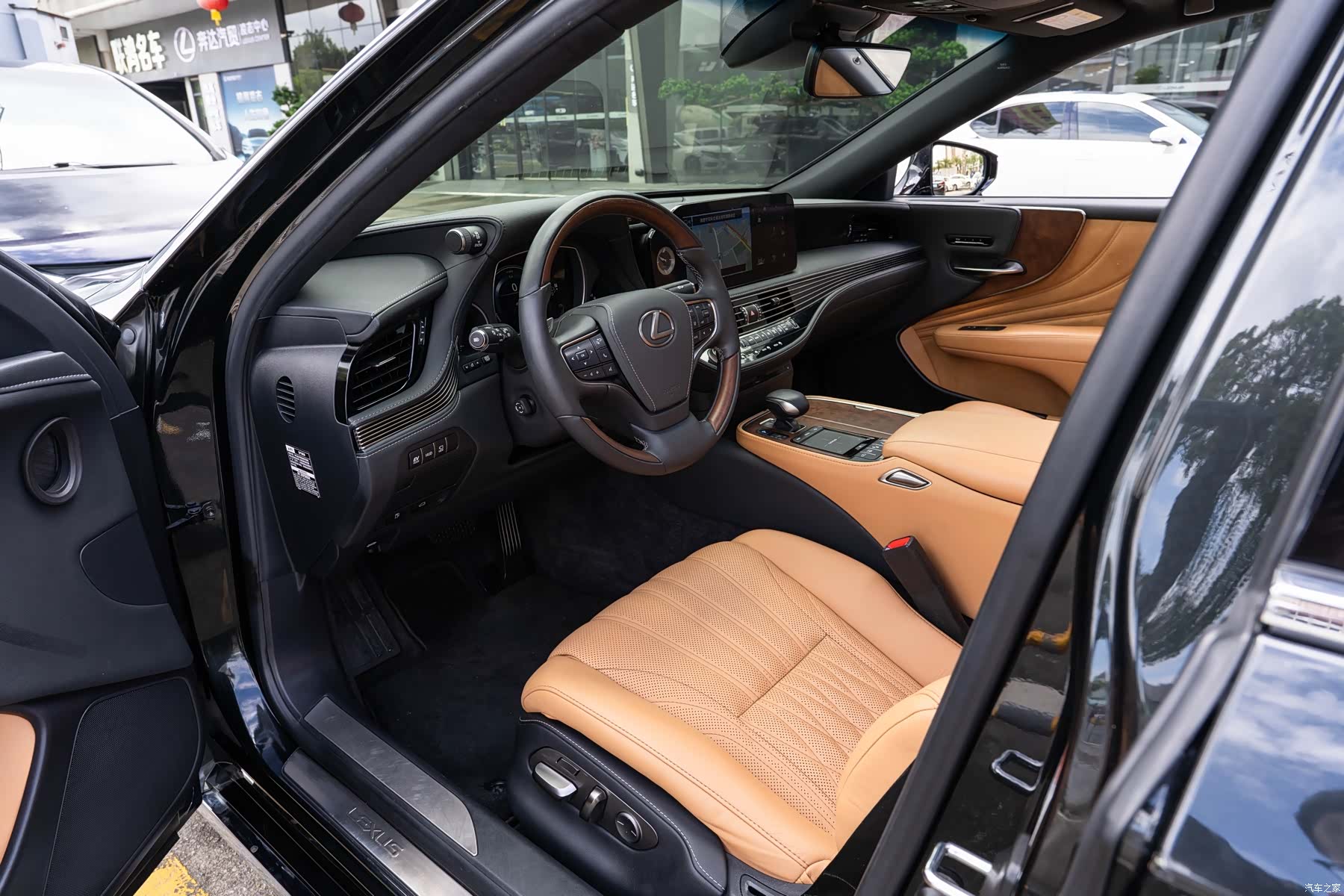 Lexus LS, 2021 9