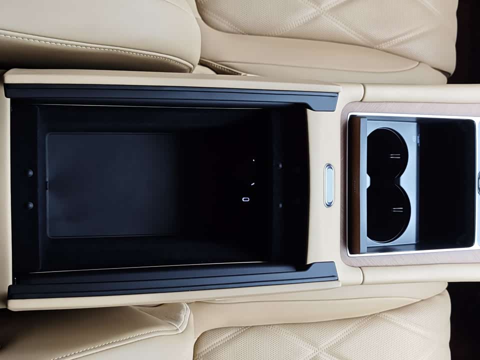 AITO Ask the world M9