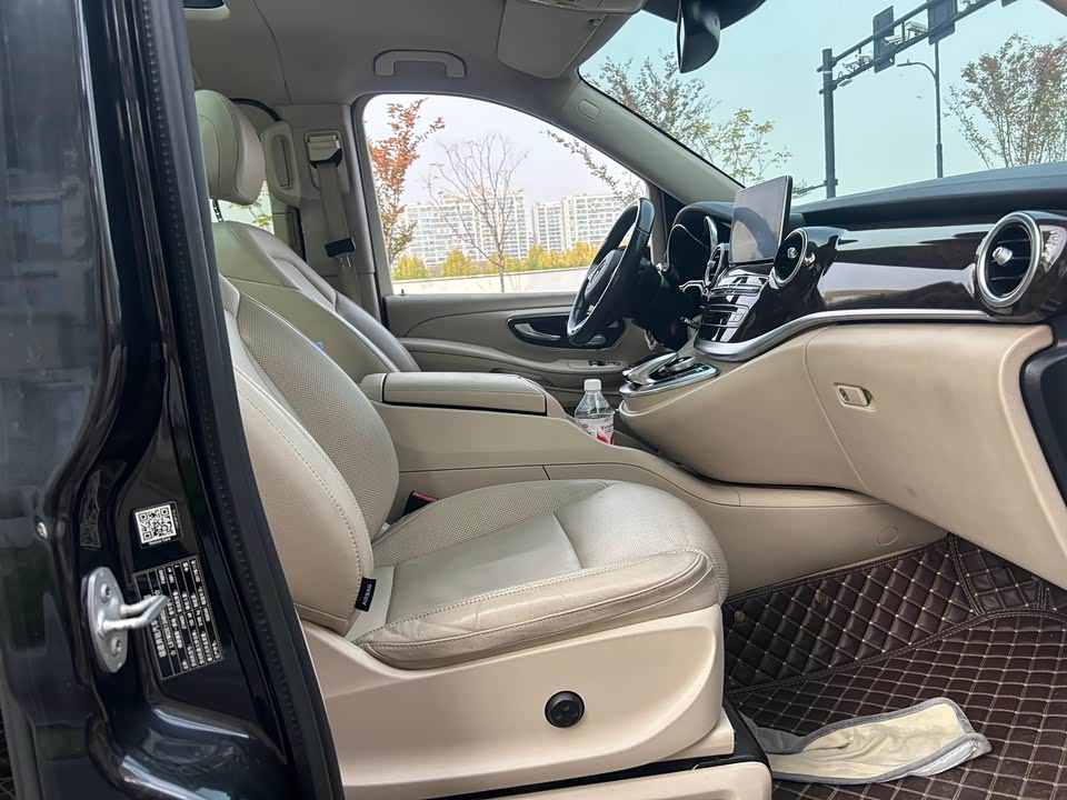 Mercedes-Benz V-class