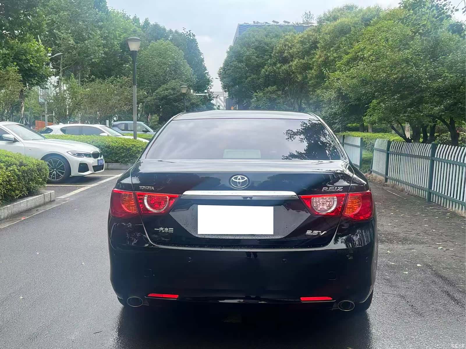 Toyota 2.5V, 2012 8