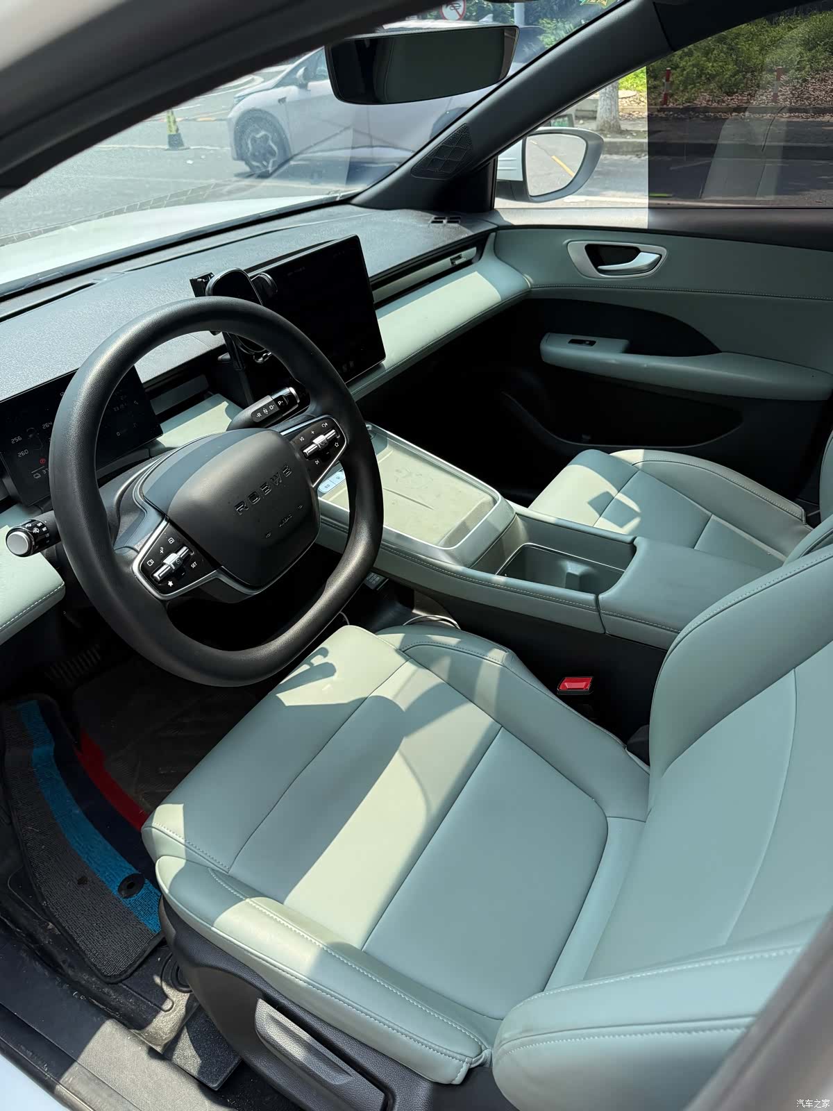 Roewe D6, 2025 все фото