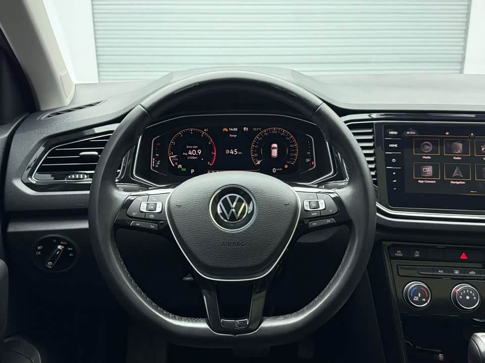 Volkswagen T-ROC exploring Songs