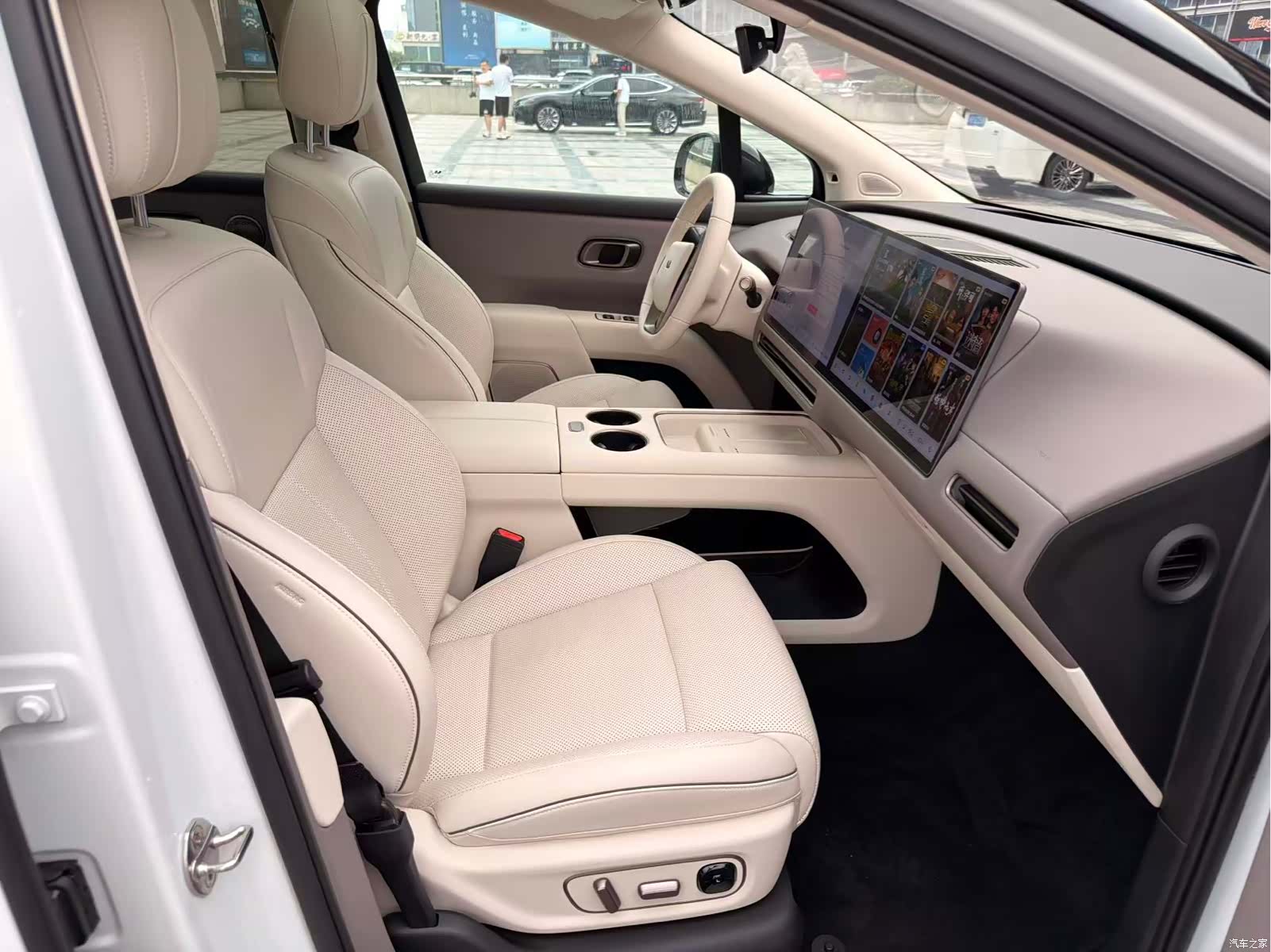 Li Auto i8, 2025 11