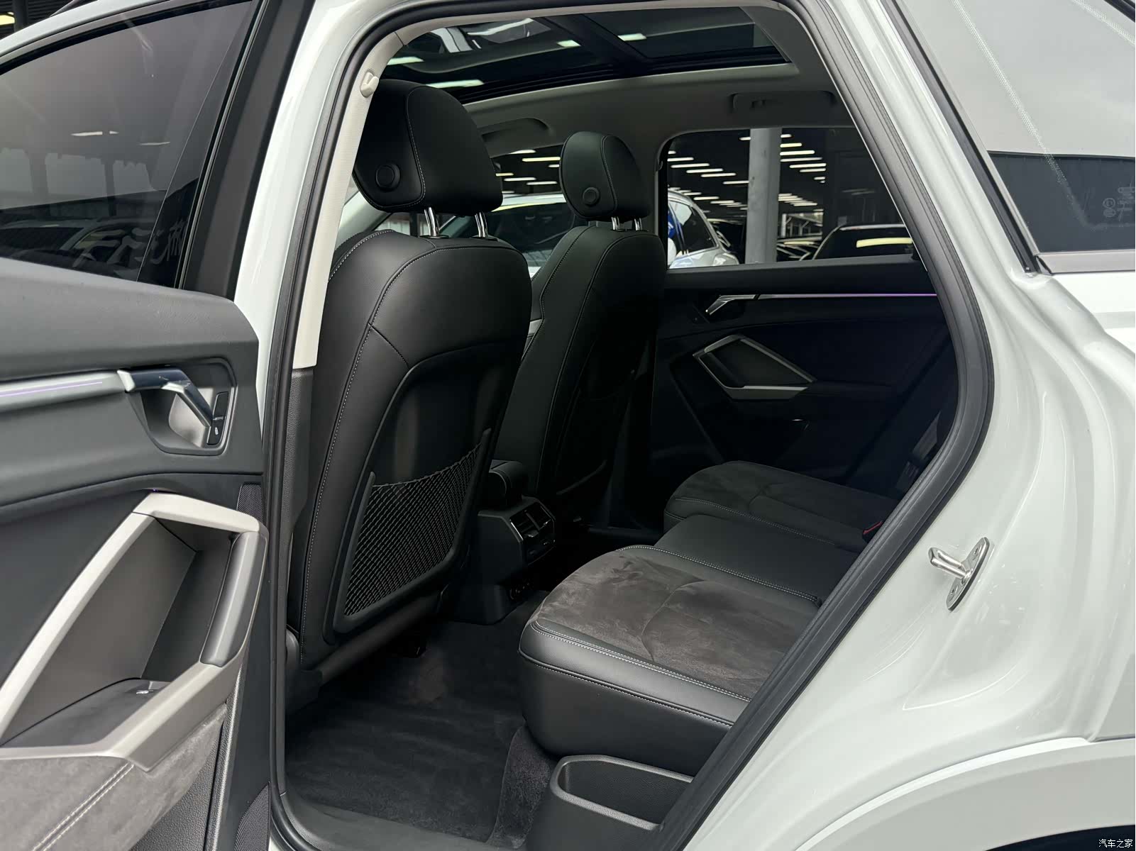 Audi Q3, 2023 10