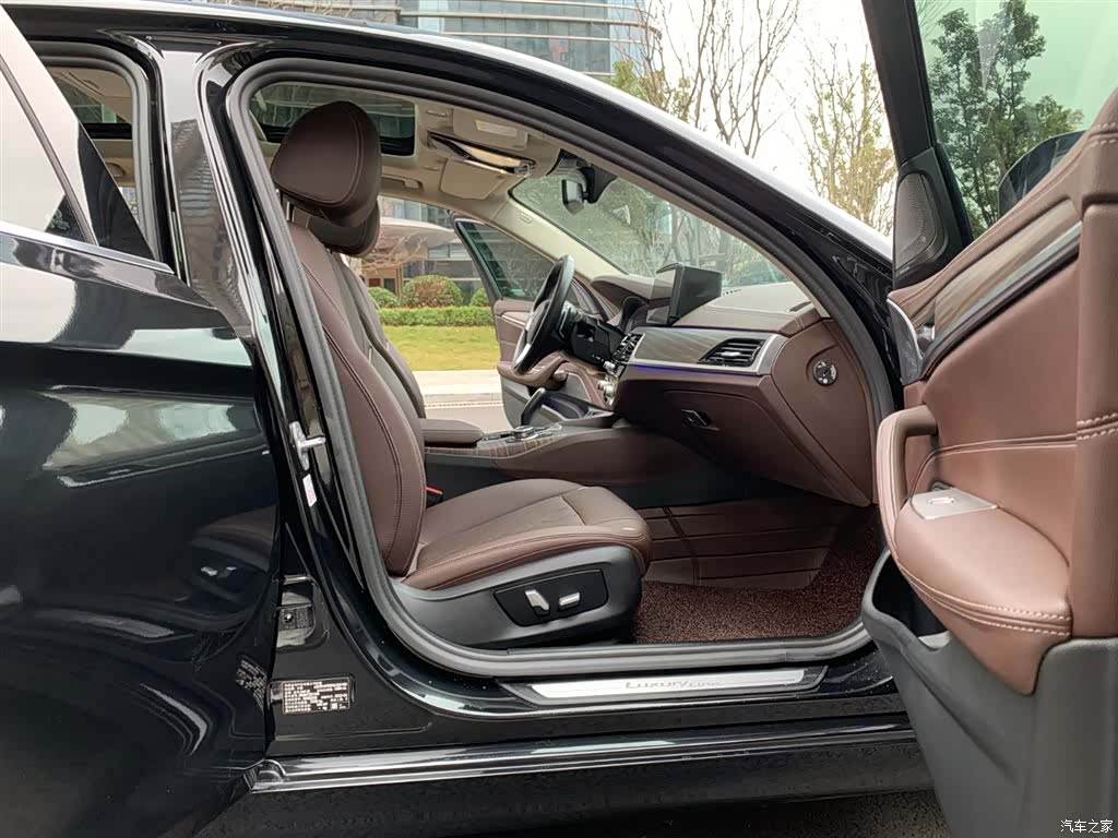 BMW 5 Series, 2023 12
