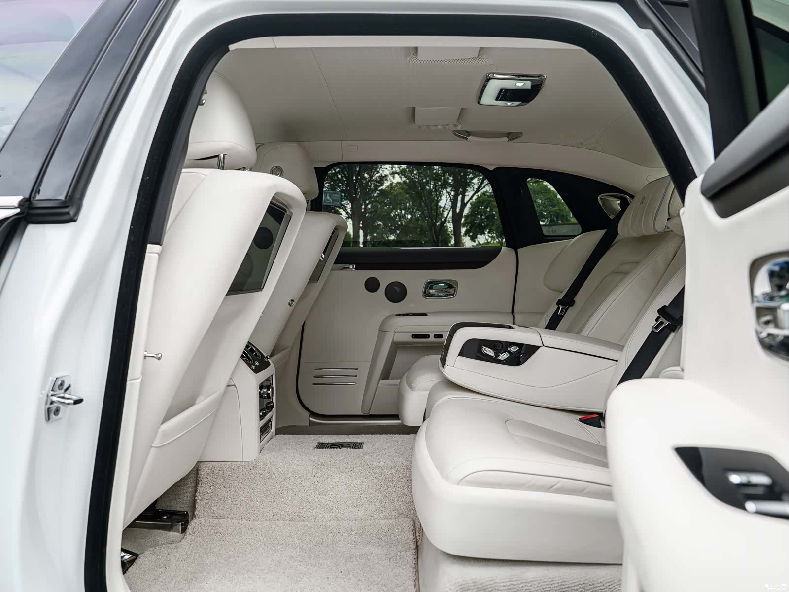 Rolls-Royce Ghost, 2022 13