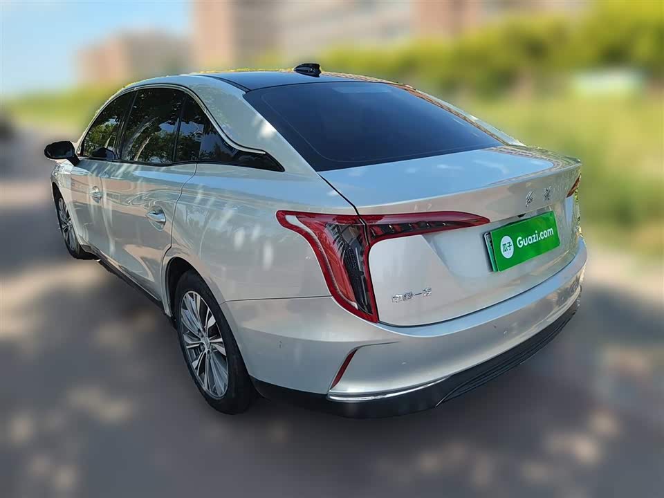 Hongqi E-QM5
