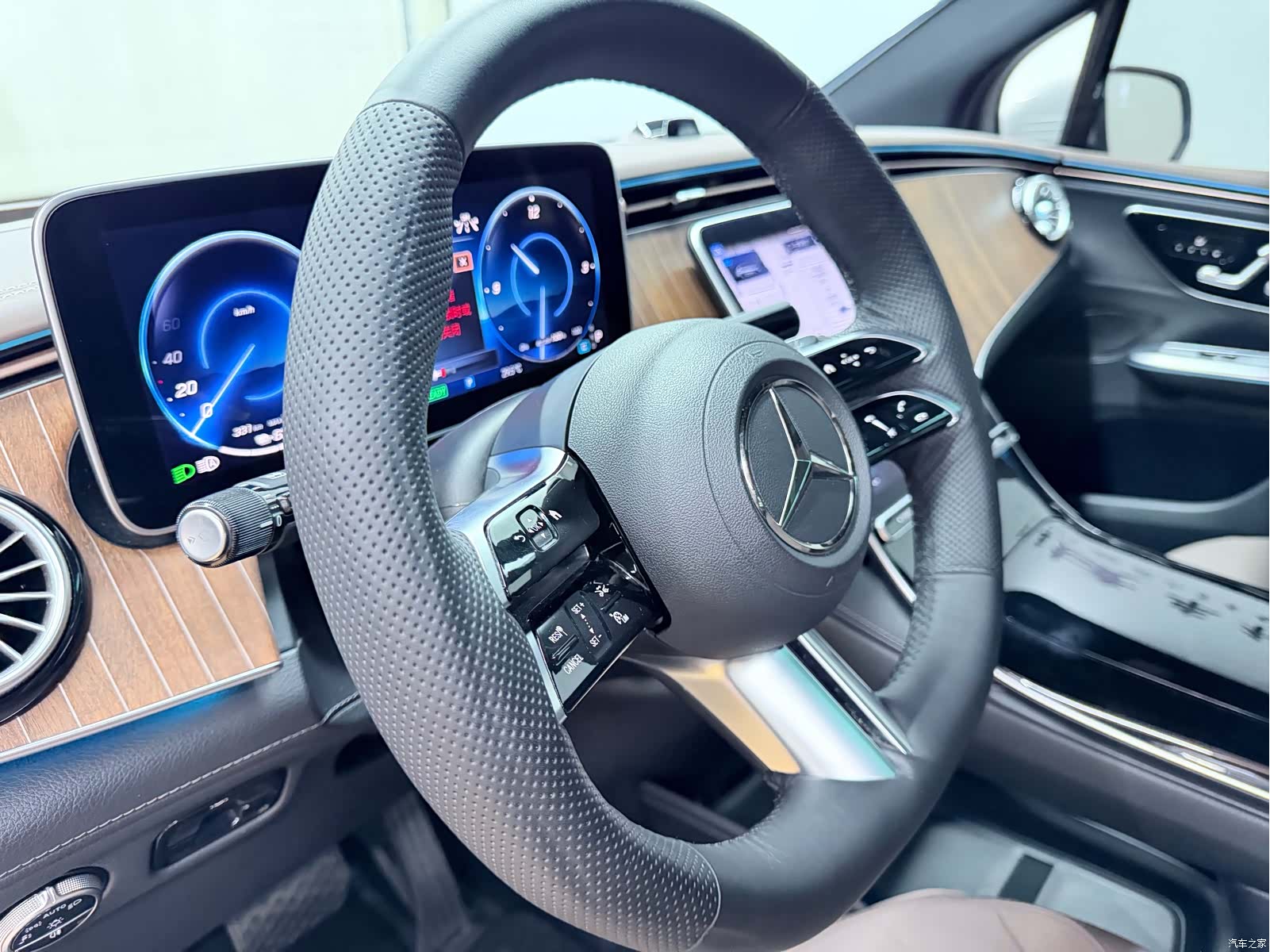 Mercedes-Benz EQE, 2023 17