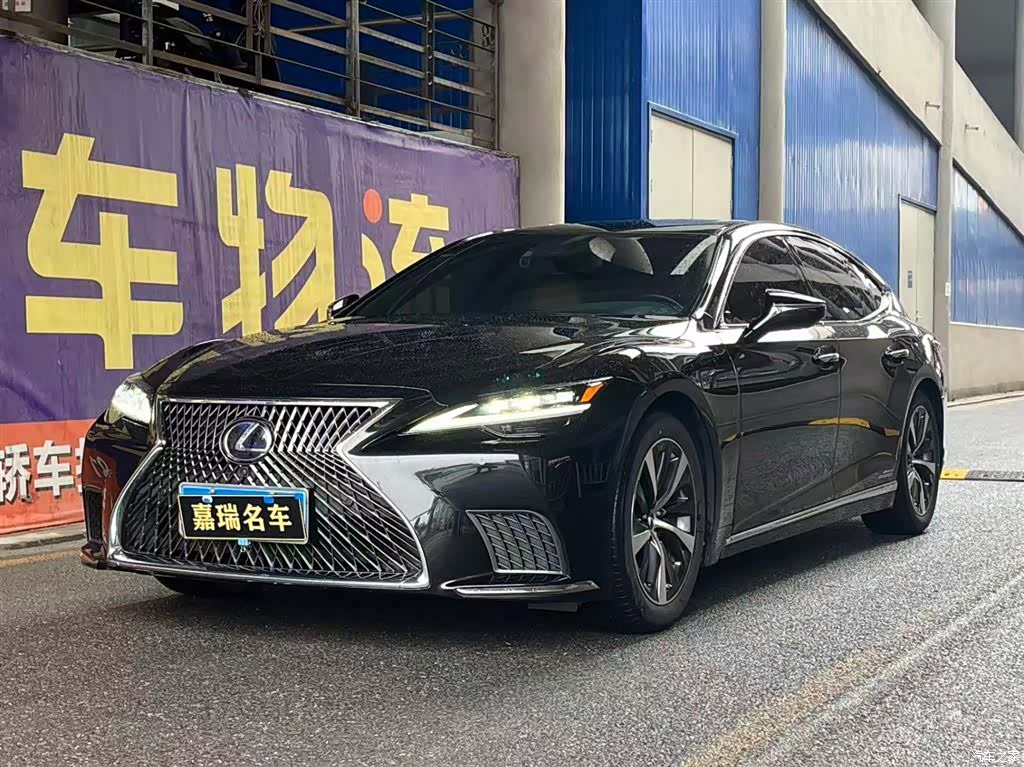 Lexus LS, 2022 1