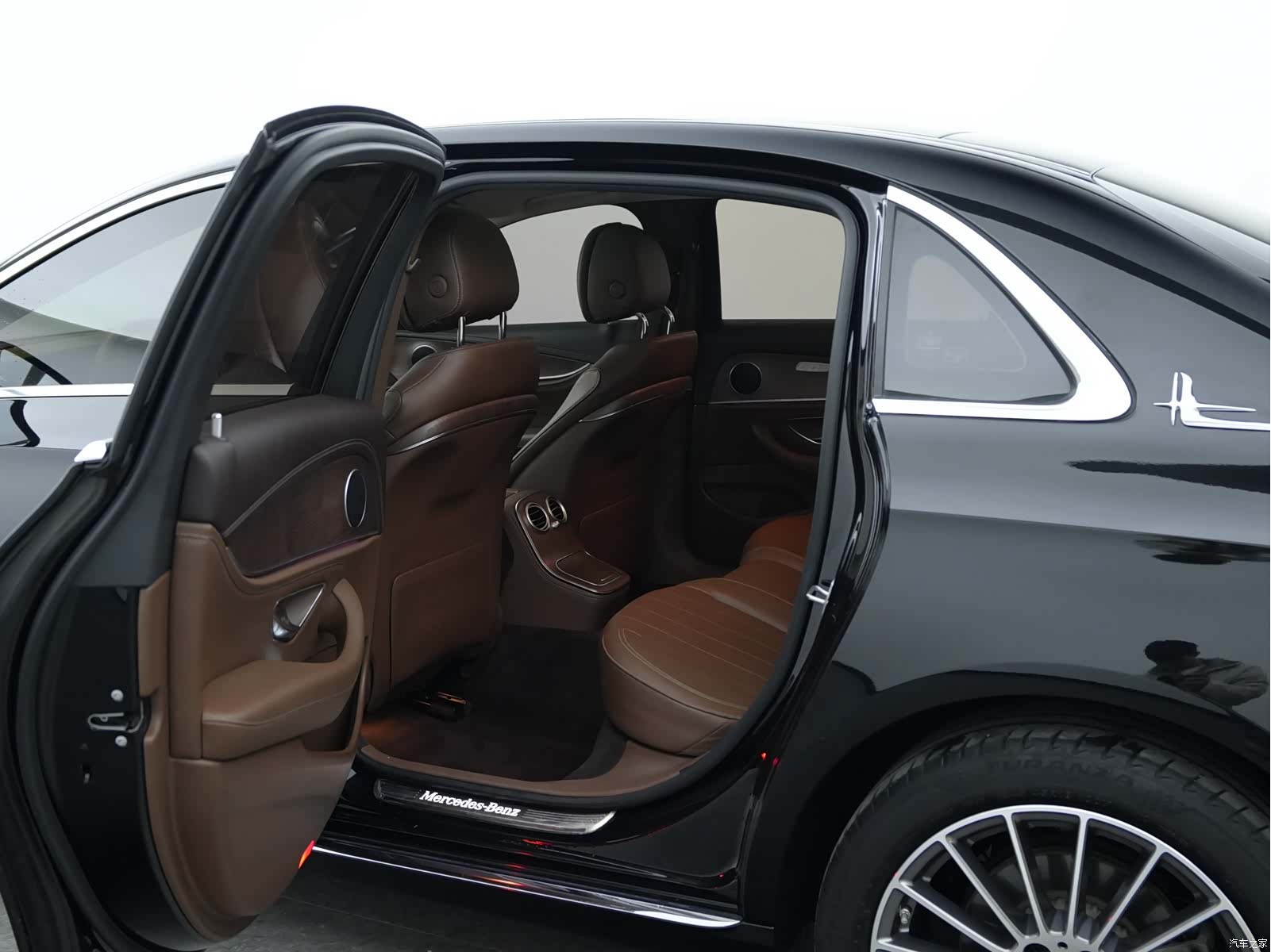 Mercedes-Benz E-Class, 2022 13