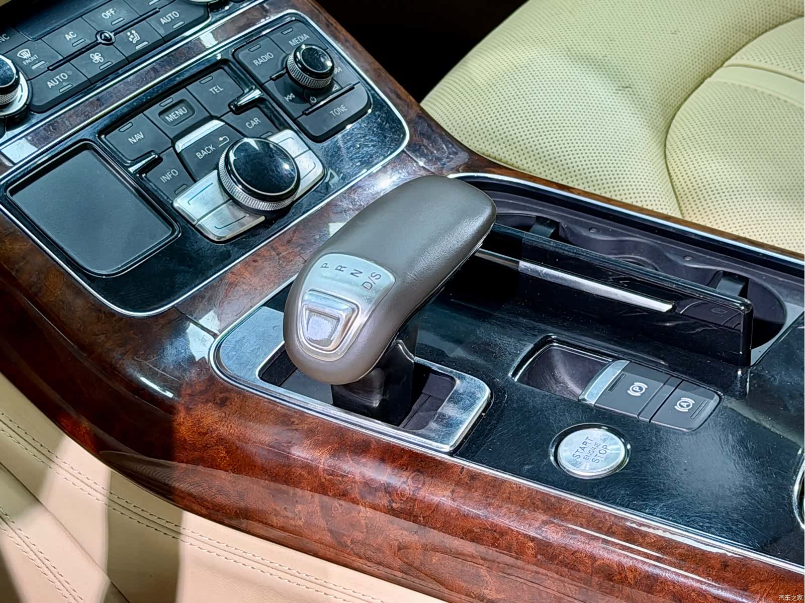 Audi A8L, 2011 9