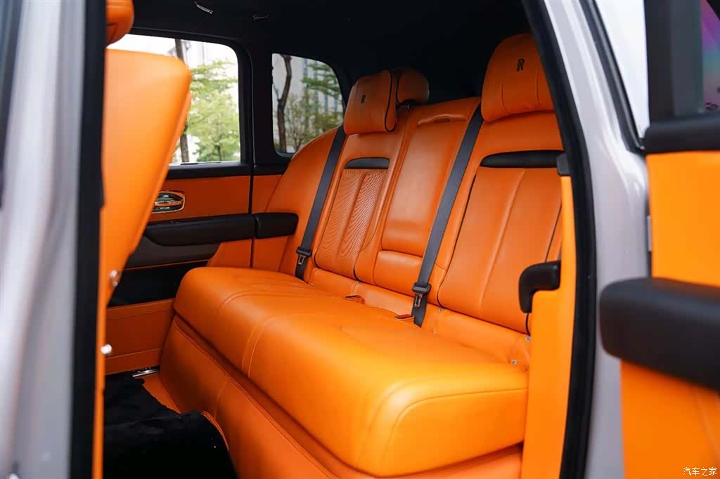 Rolls-Royce Cullinan, 2023 4