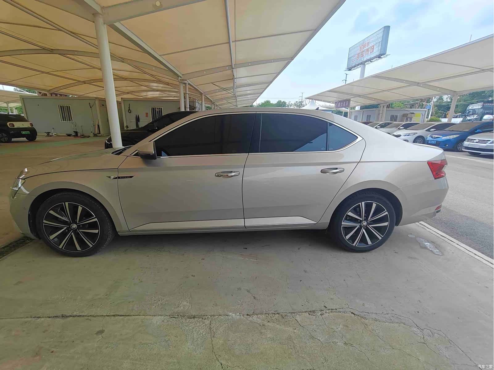 Skoda Superb, 2021 4