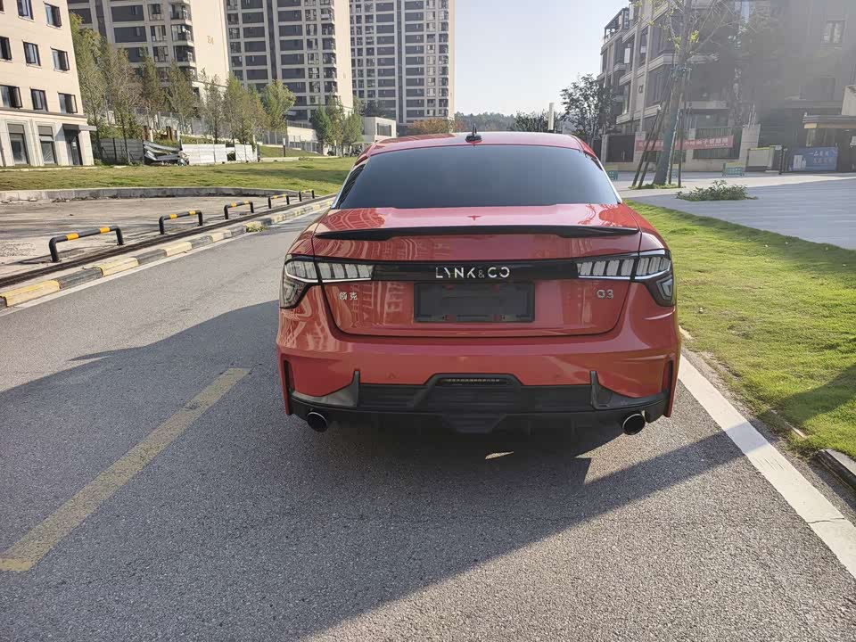 Lynk & Co 03
