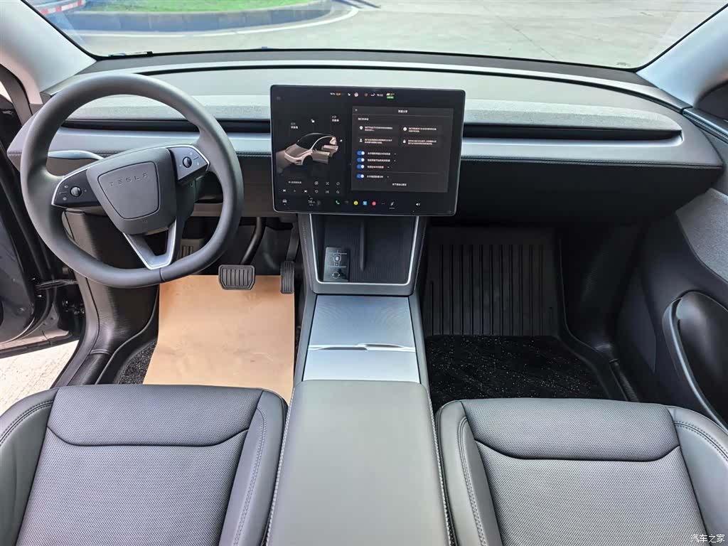 Tesla Model Y, 2025 9