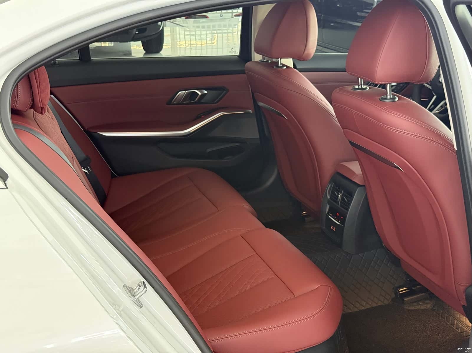 BMW 3 Series, 2026 13