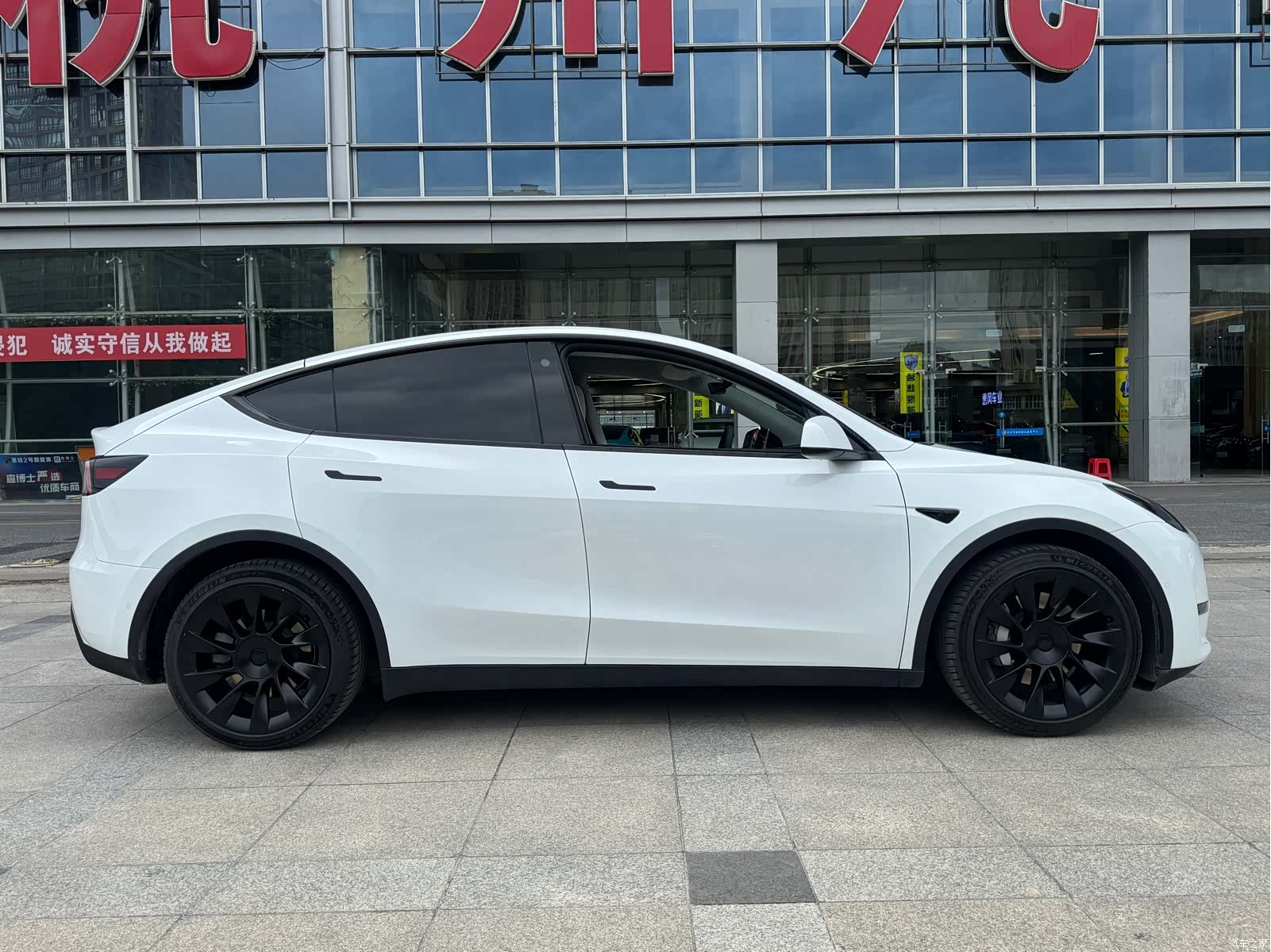 Tesla Model Y, 2021 все фото