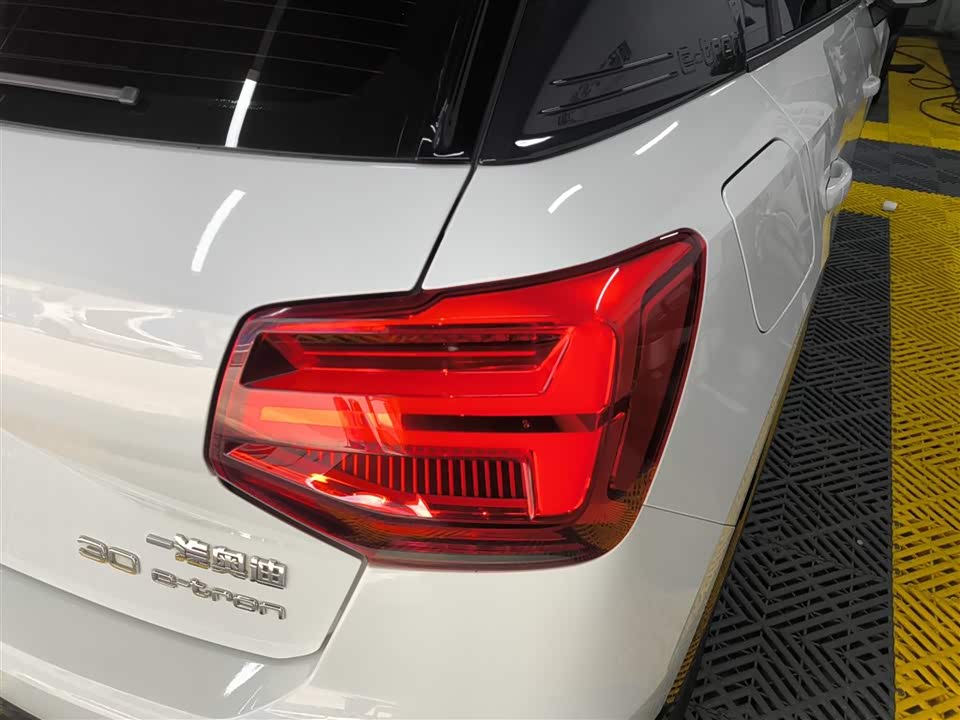 Audi Q2L Audi Q2L