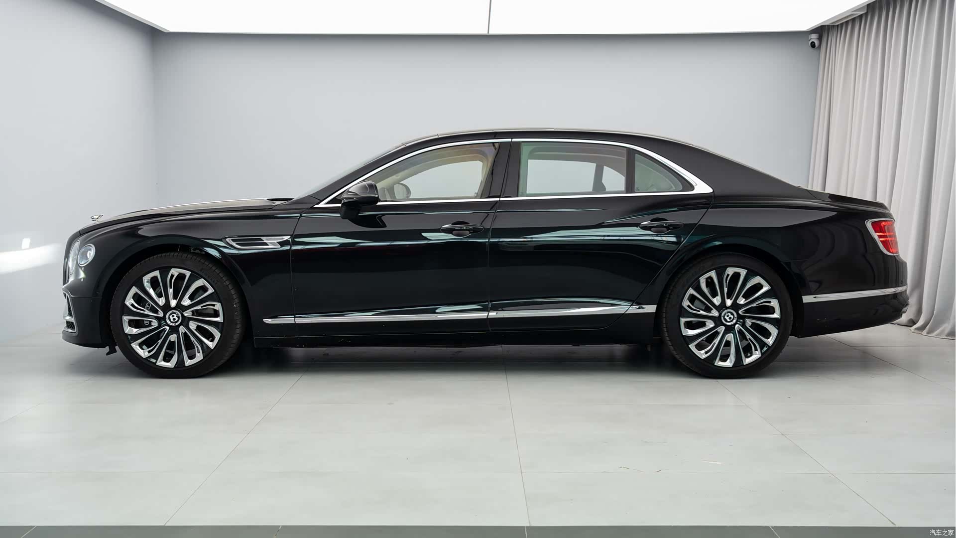 Bentley Flying Spur, 2024 3