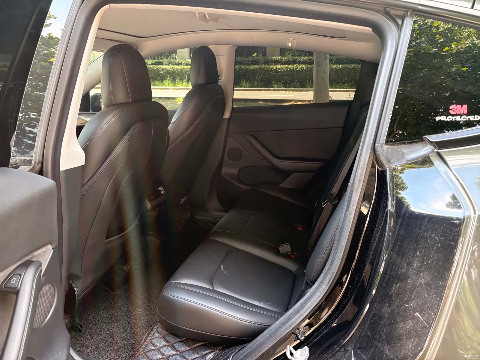 Tesla Model Y, 2021 все фото