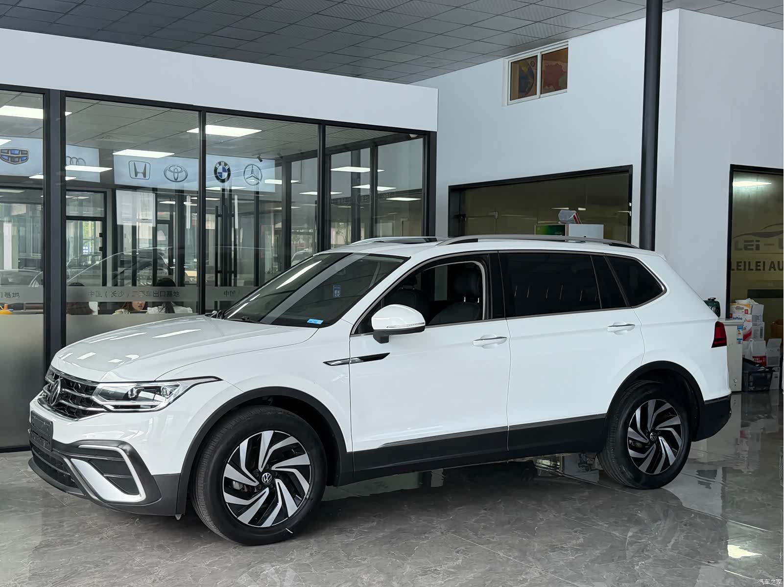 Volkswagen Tiguan L, 2023 1