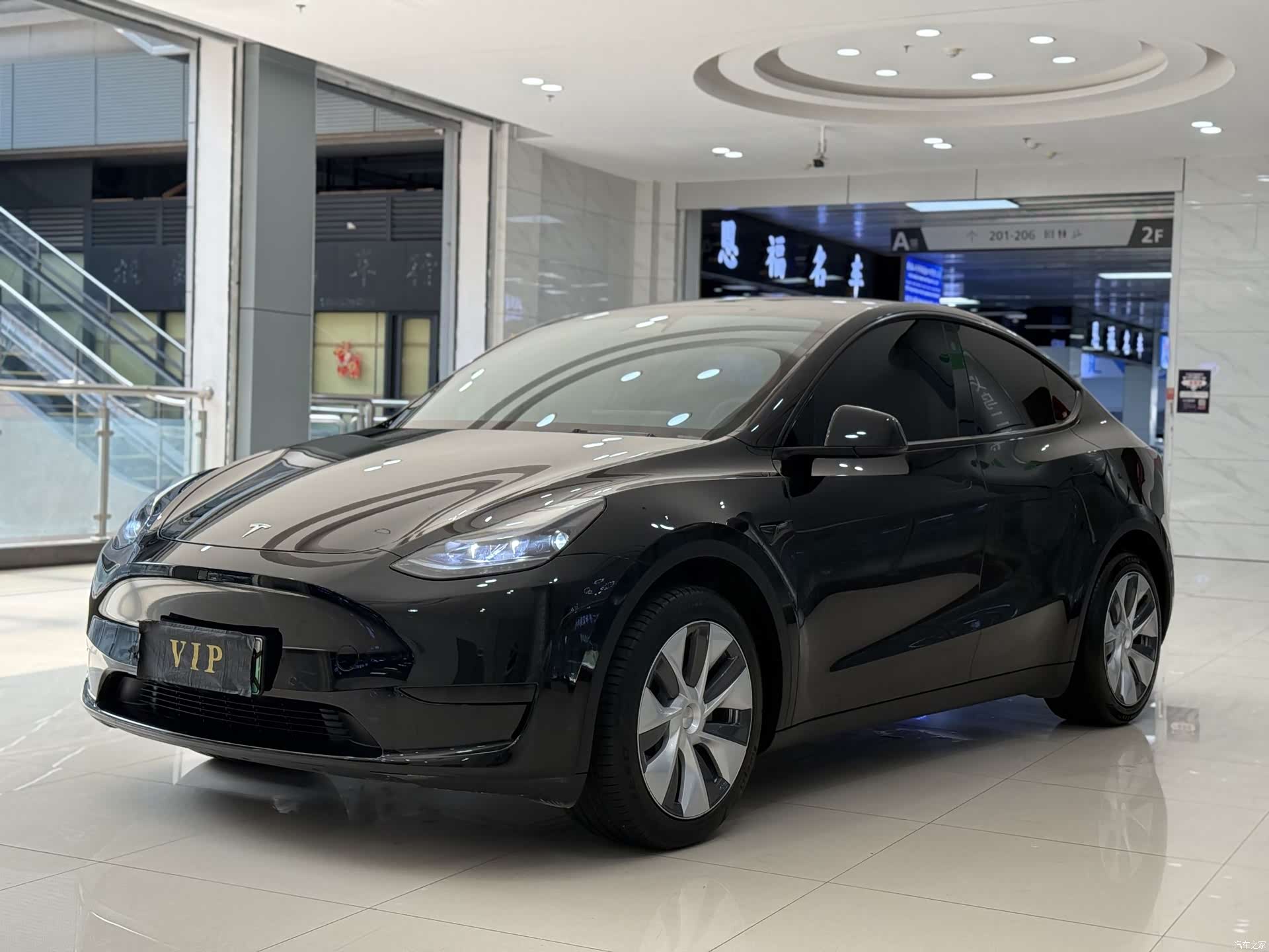 Tesla Model Y, 2023 1