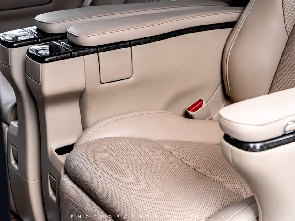 Toyota Elfa