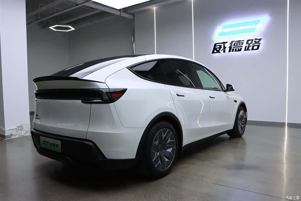 Tesla Model Y, 2025 6