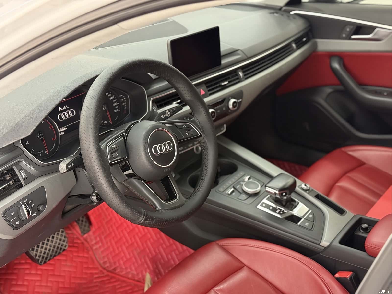 Audi A4L, 2018 все фото