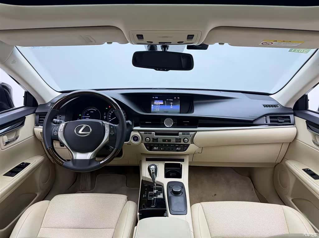 Lexus ES, 2014 4