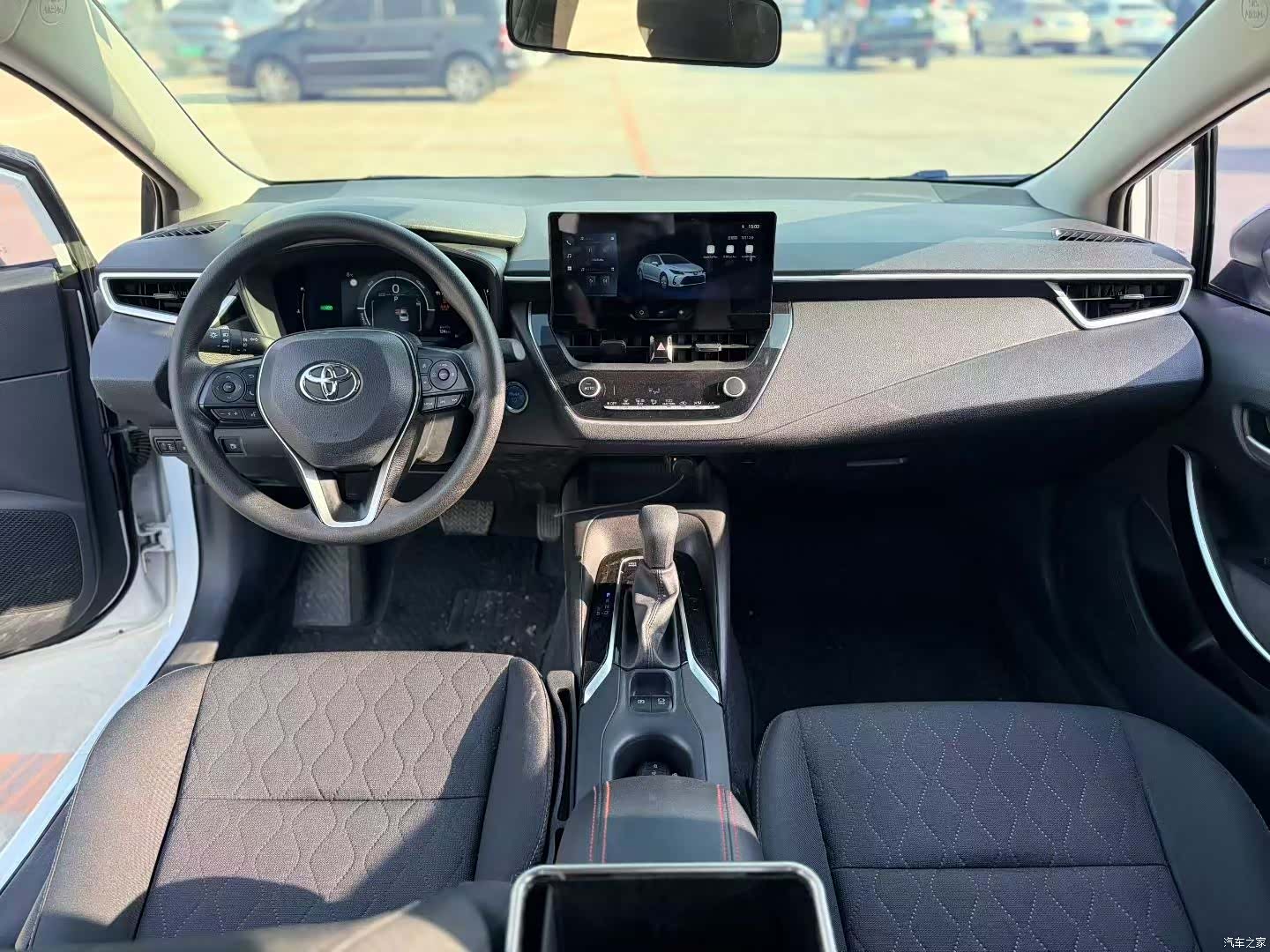 Toyota Corolla, 2023 все фото