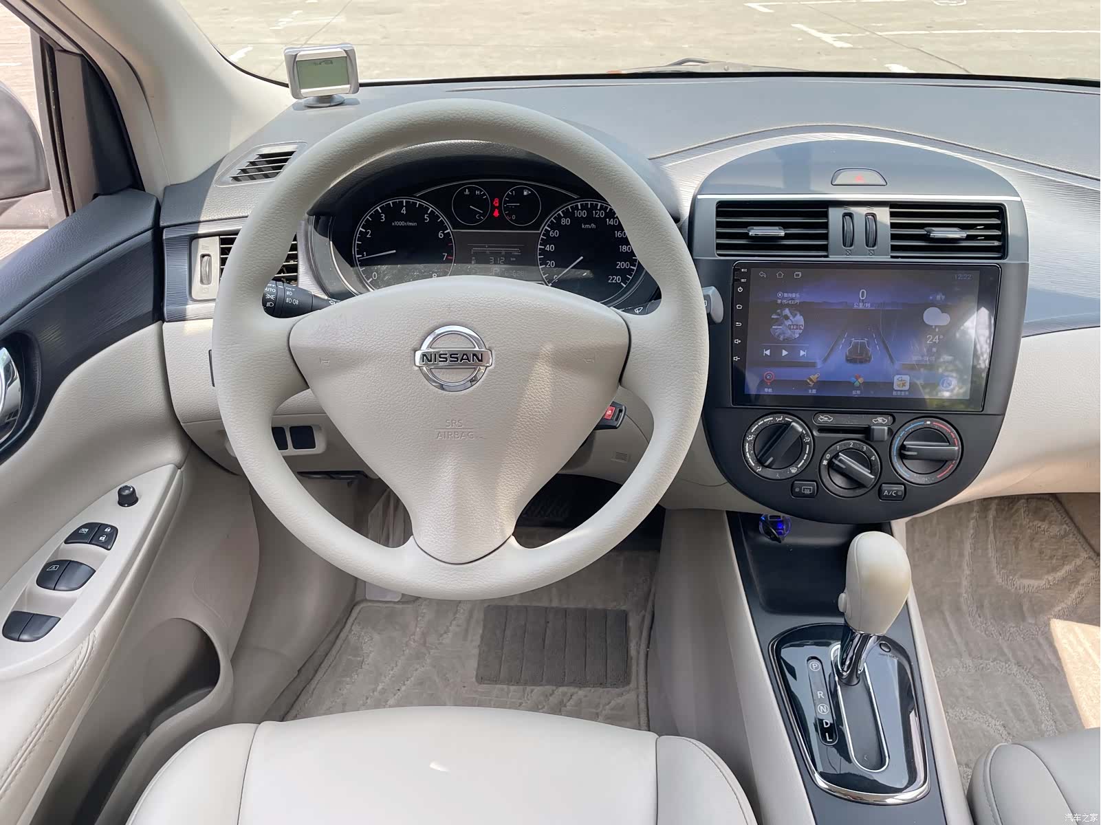Nissan Tiida, 2012 7