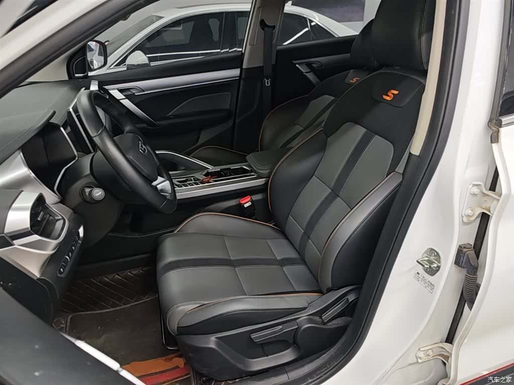 Geely Coolray, 2023 15