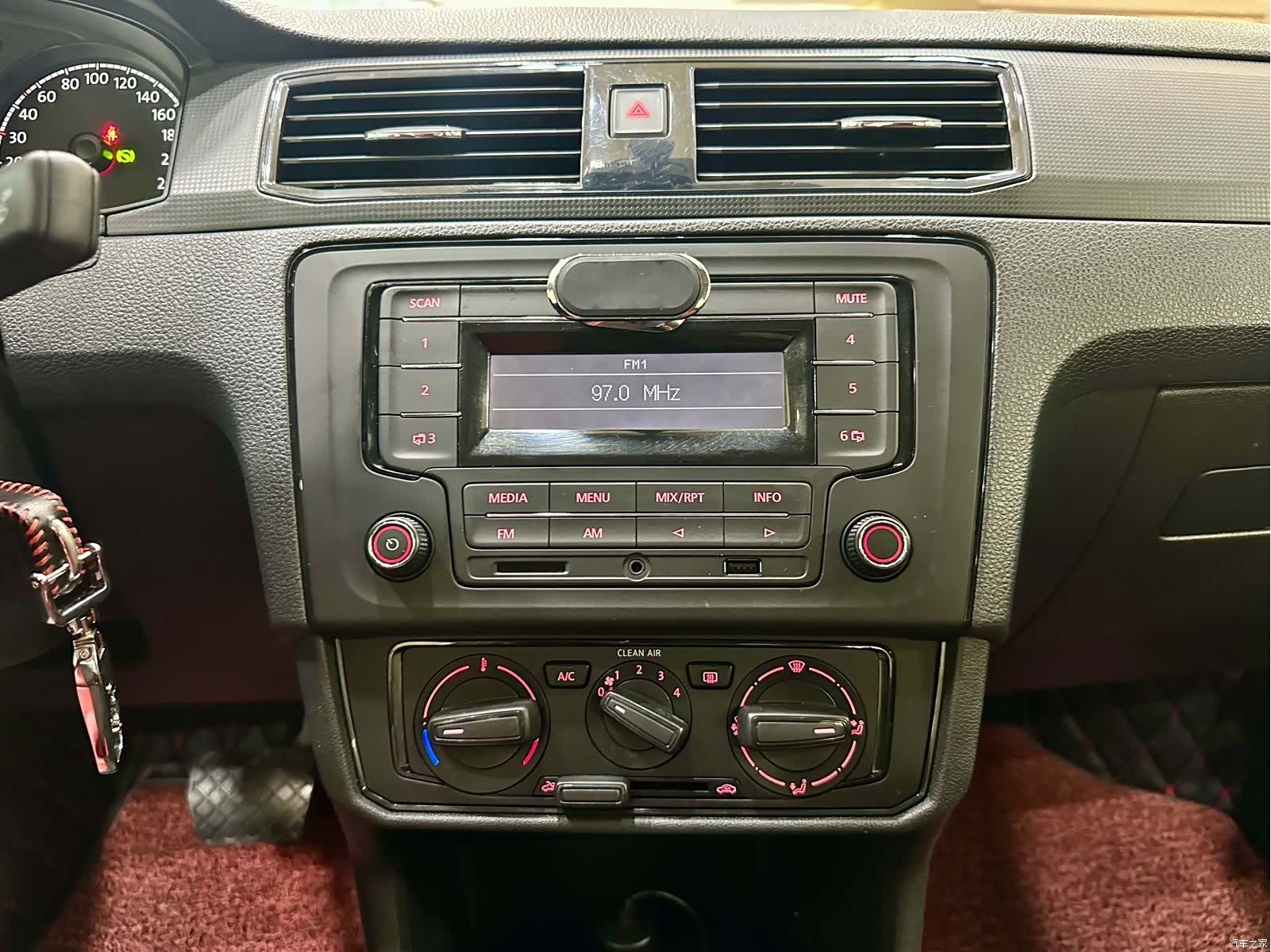 Volkswagen Santana, 2018 15
