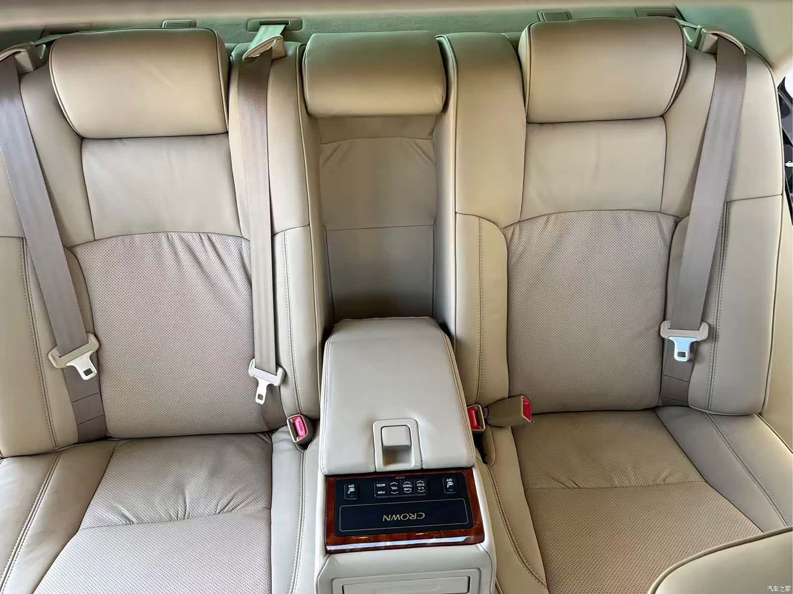 Toyota Crown, 2009 19