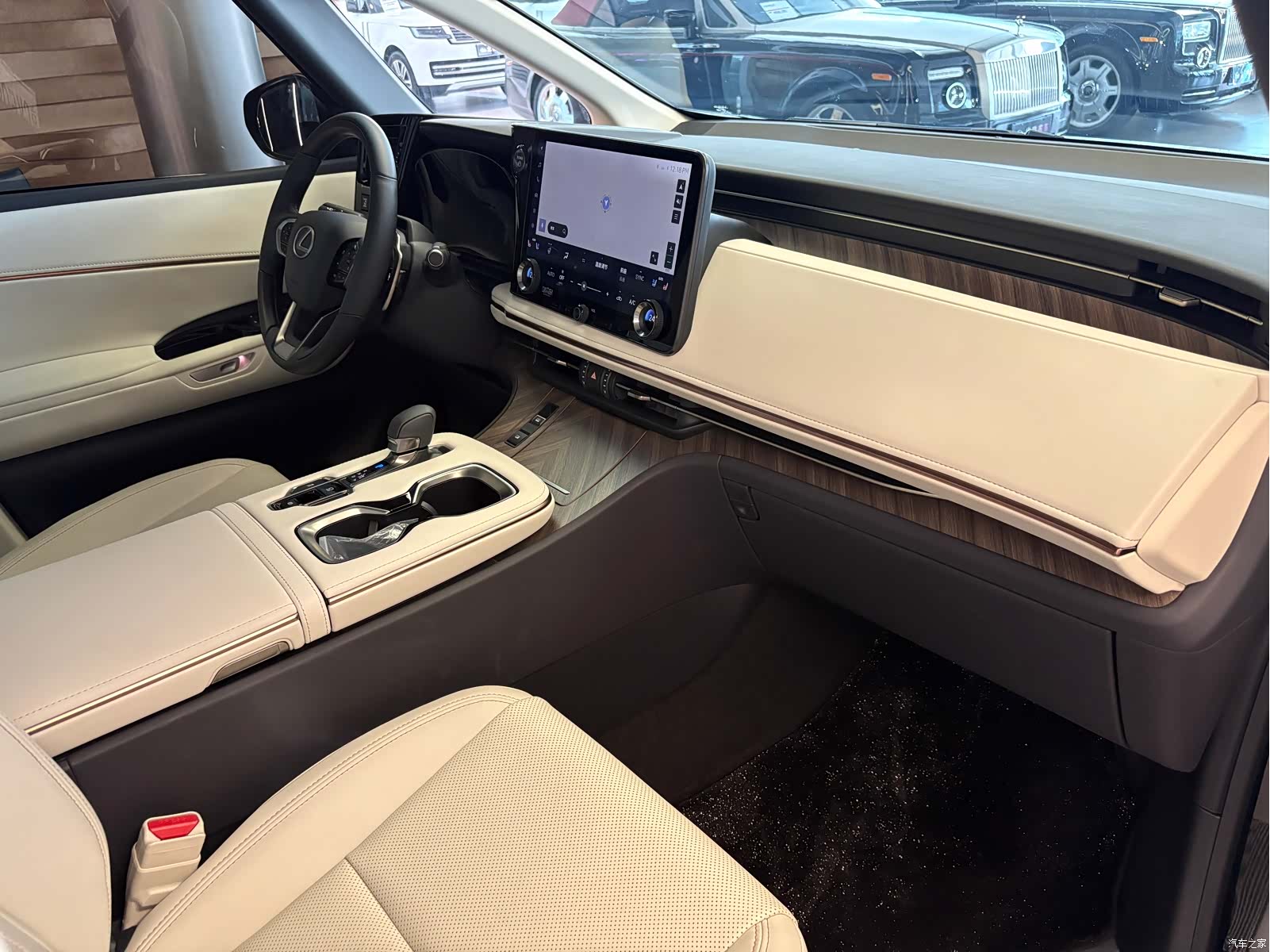 Lexus LM, 2026 19