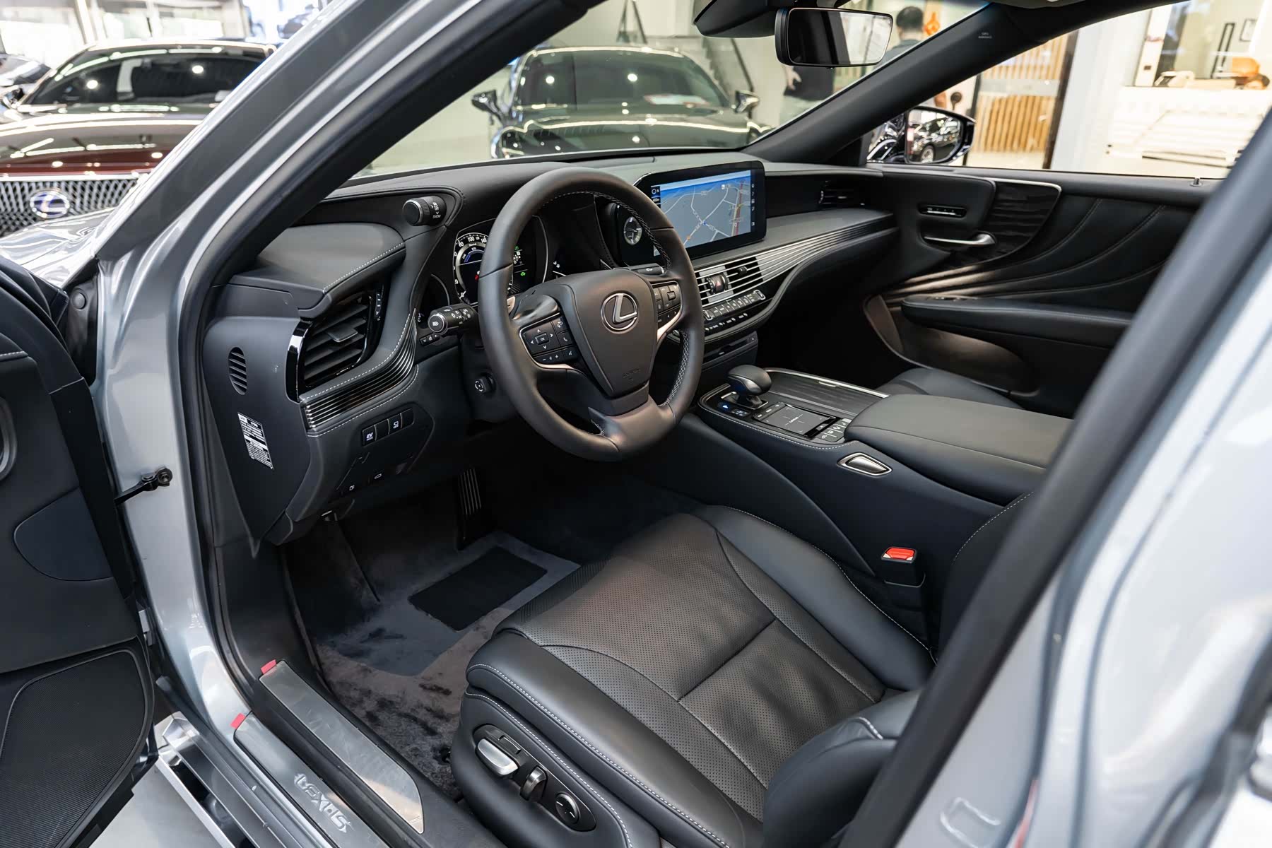 Lexus LS, 2021 9