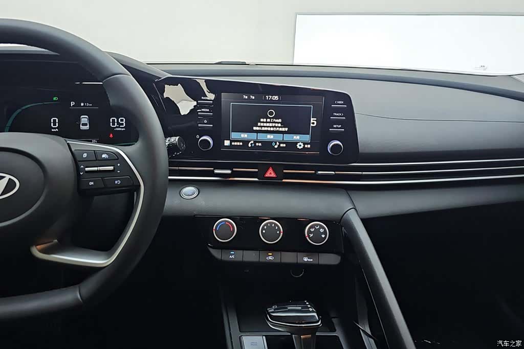 Hyundai Elantra, 2025 13