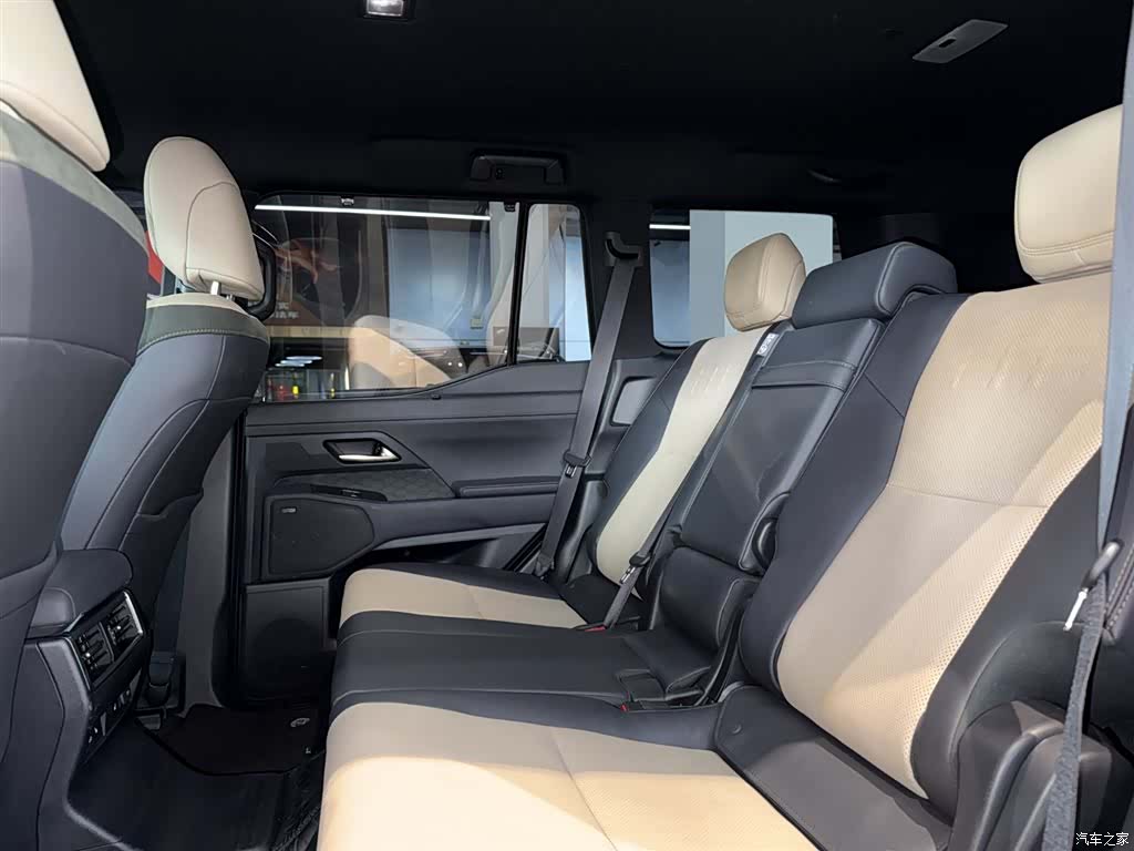 Lexus GX, 2025 11