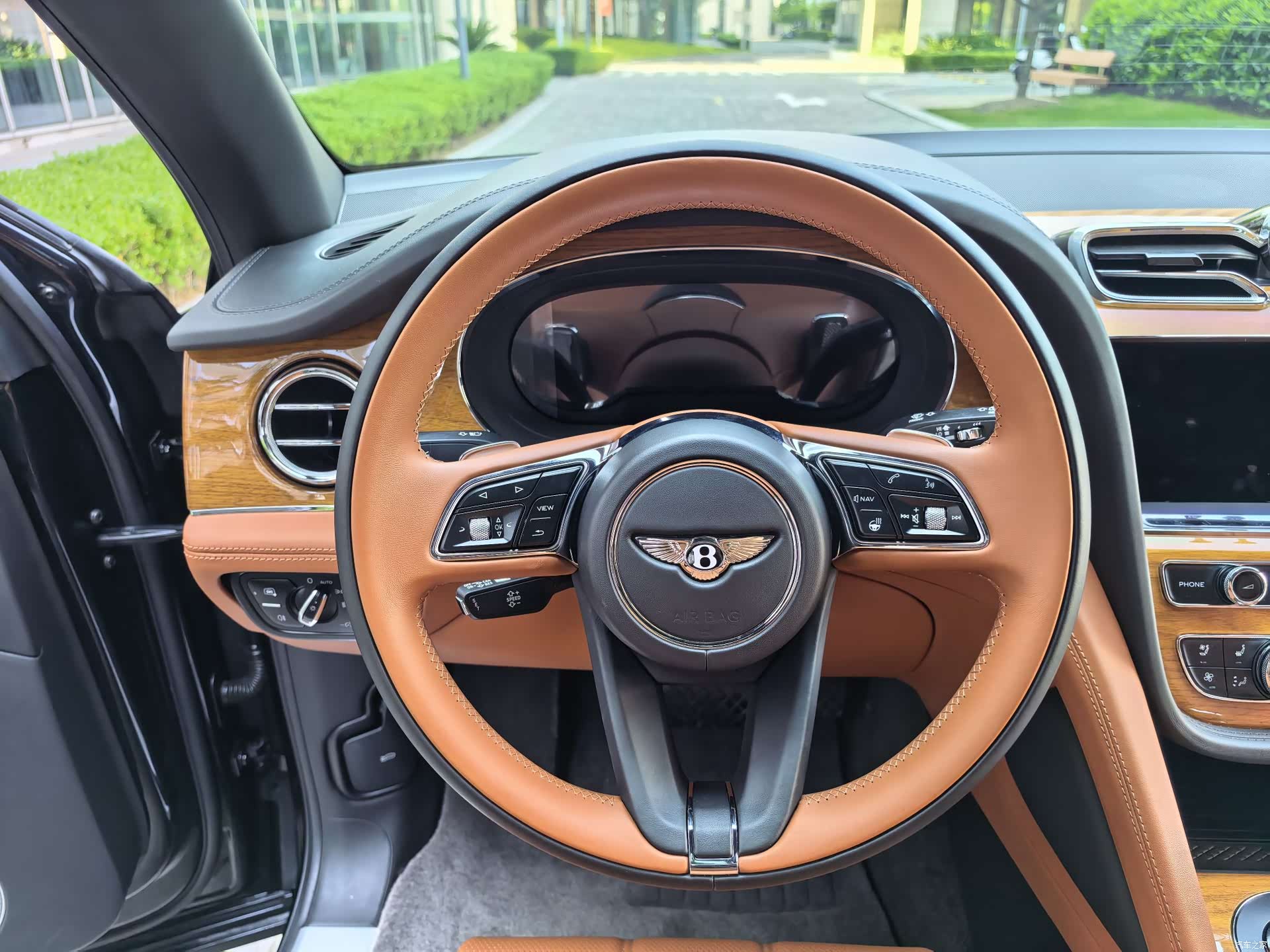 Bentley Bentayga, 2021 44