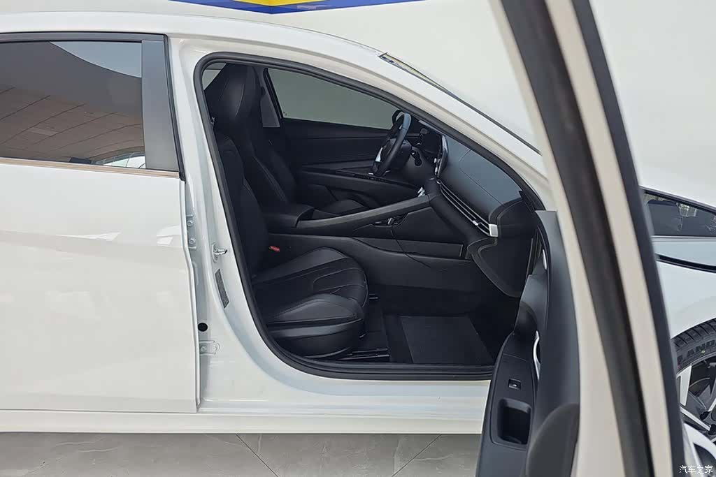 Hyundai Elantra, 2025 8