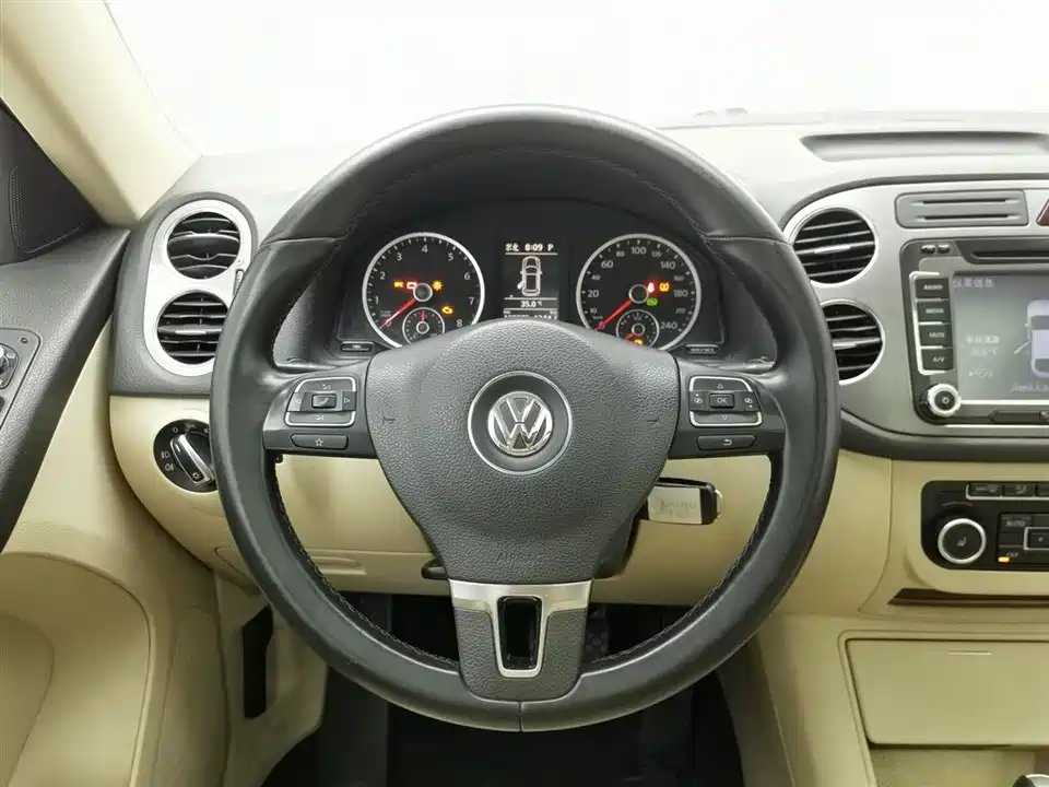 Volkswagen Tiguan Volkswagen Tiguan